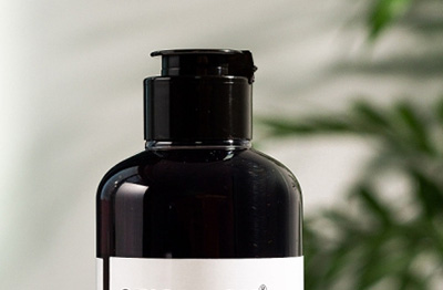 Bunaithe i 2005, tá 13,000 méadar cearnach d'fhoirgnimh mhonarcha caighdeánach, bailiúchán taighde agus forbartha, táirgeadh agus díolachán i gceann de na fiontair ábhar pacáistithe cosmaidí.